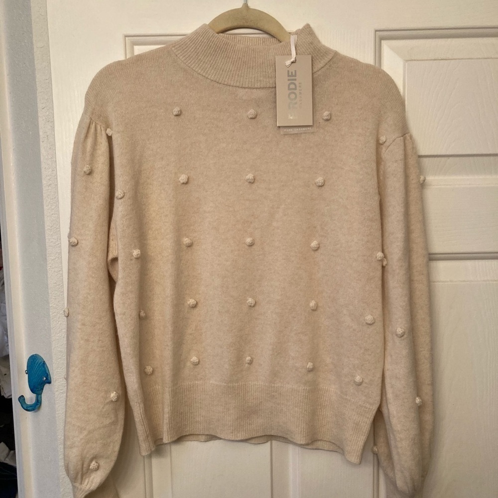 BRODIE nwt cream cashmere sweater